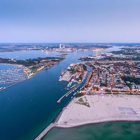 Doppelzimmer Theke, Direkt Am Alten Strom Holiday home Rostock