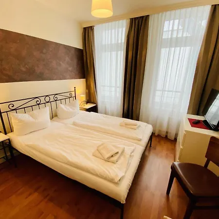 Holiday home Doppelzimmer Theke, Direkt Am Alten Strom Rostock